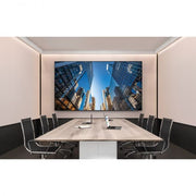 Écran LCD géant à résolution 4K, idéal pour l'affichage dynamique 16/7 en environnement professionnel.